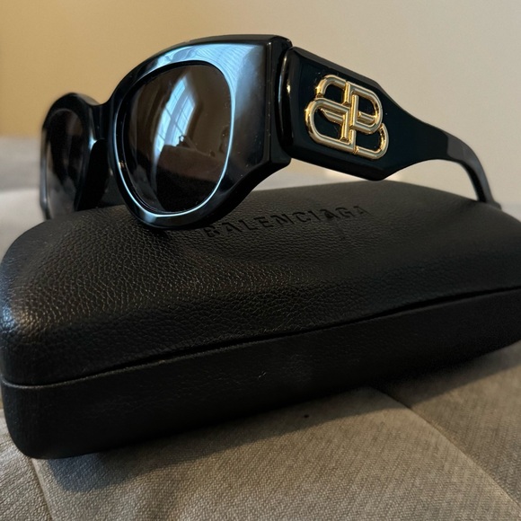 Preowned BALENCIAGA BB0070S 006 SUNGLASSES Good Condition - Picture 4 of 14